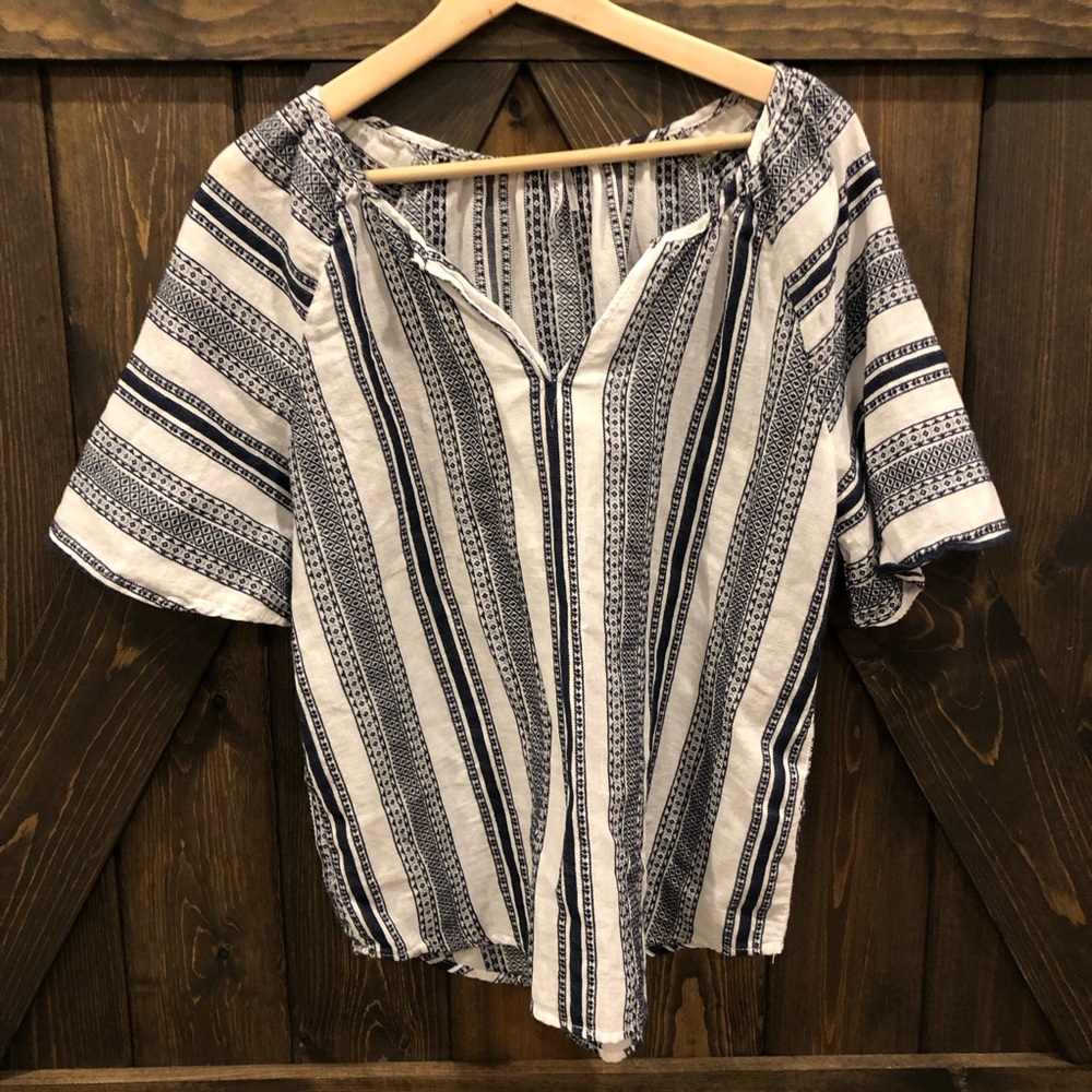 44 degrees north white and blue embroidered short sleeve top medium
